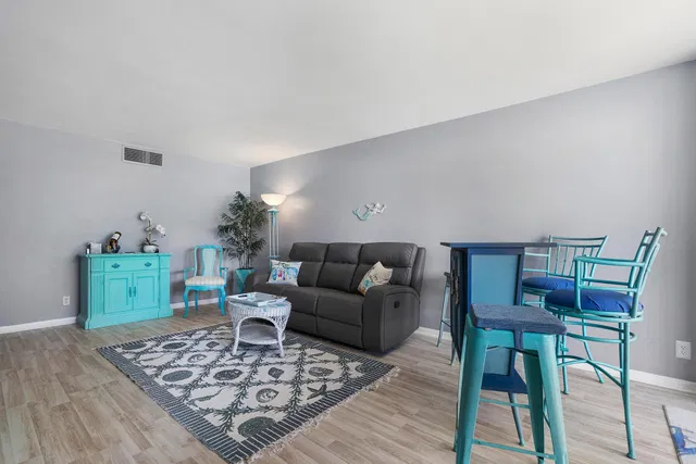 Unit 130 photo 6