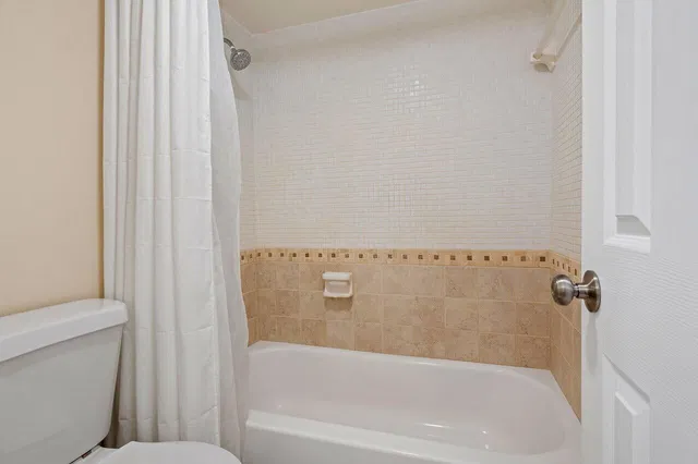 Unit 130 photo 11