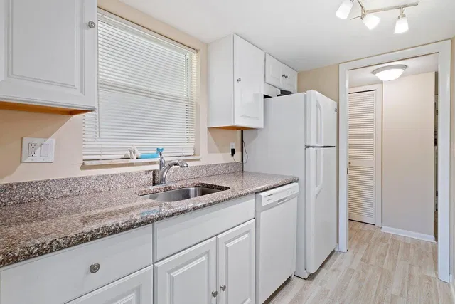 Unit 130 photo 17
