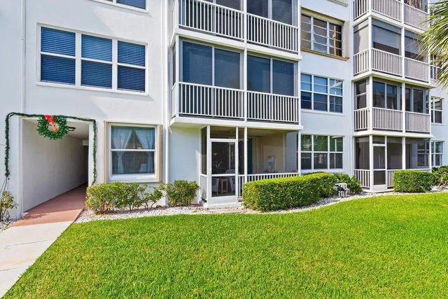 Unit 130 photo 20
