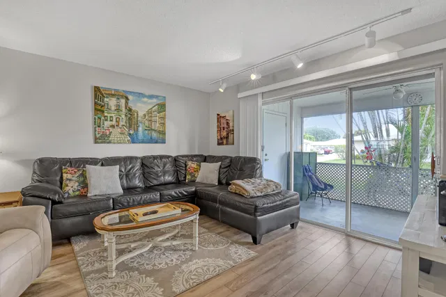  Residence photo 9