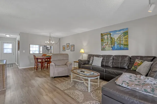  Residence photo 12
