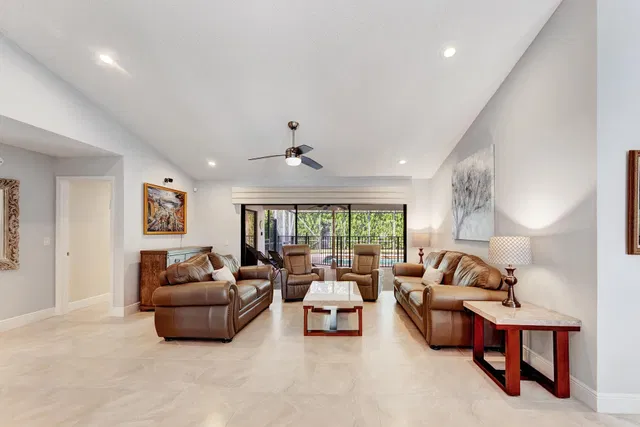 Residence photo 9