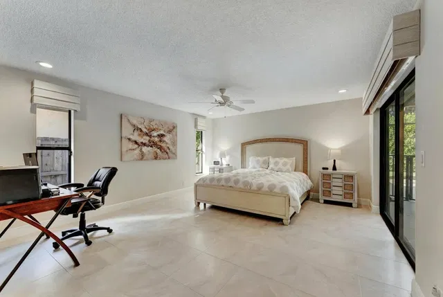 Residence photo 12
