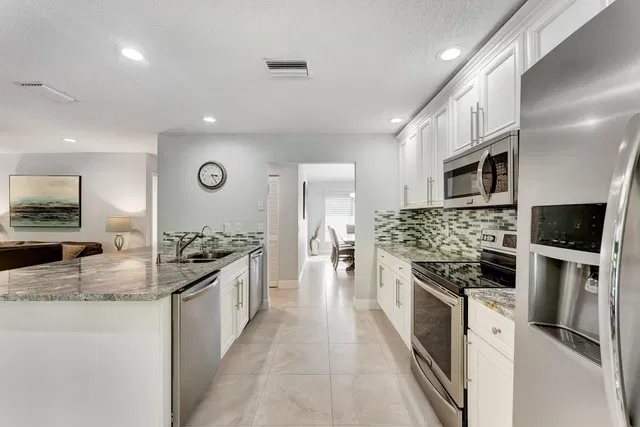 Residence photo 18