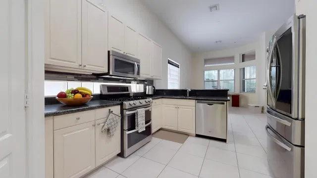  Residence photo 4