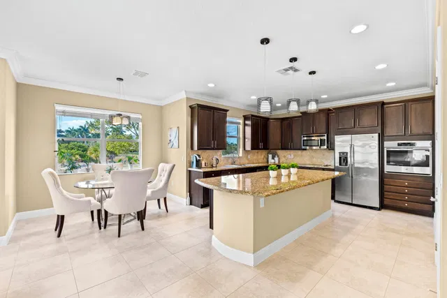 Residence photo 2