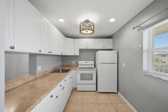 Unit 4090 photo 3