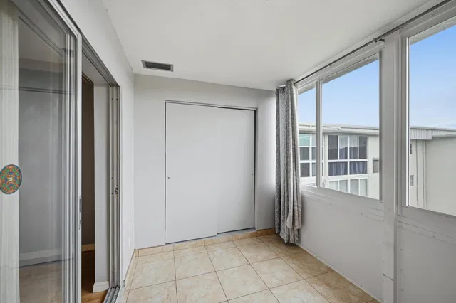 Unit 4090 photo 19