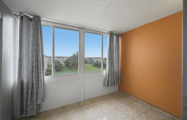 Unit 4090 photo 20