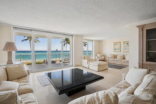 Winthrop House Condos Unit 310 photo 6