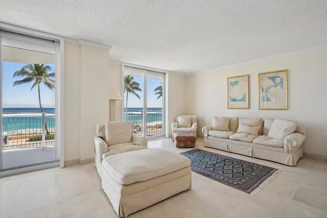 Winthrop House Condos Unit 310 photo 8