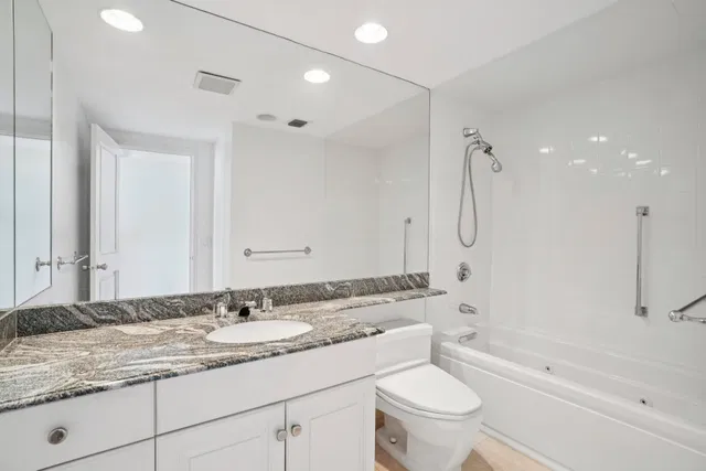 Winthrop House Condos Unit 310 photo 15