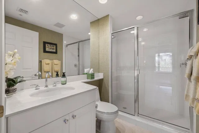 Unit 202 photo 28