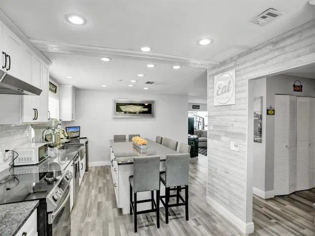 Unit 138 photo 10