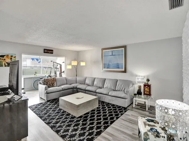 Unit 138 photo 11