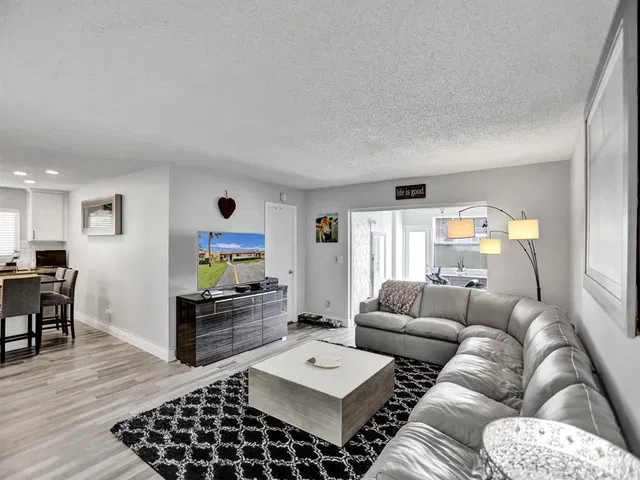 Unit 138 photo 12