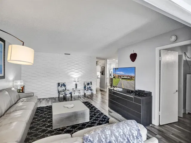Unit 138 photo 14