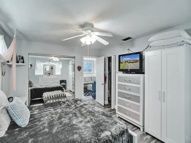 Unit 138 photo 18