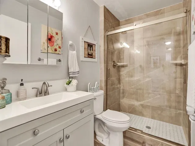 Unit 138 photo 19