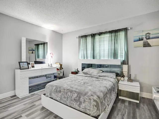 Unit 138 photo 20