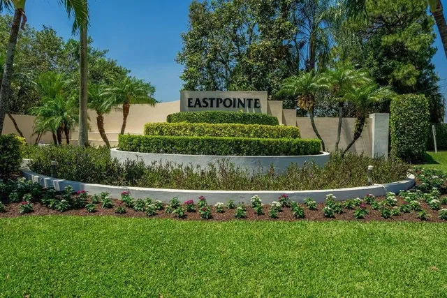 Eastpointe Country Club Residence photo 41