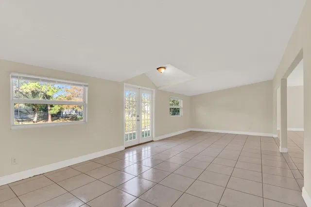 Residence photo 12
