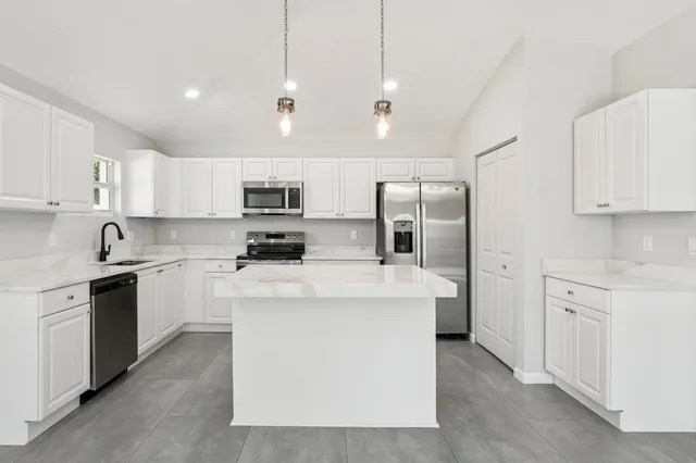  Residence photo 4