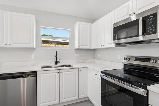  Residence photo 6
