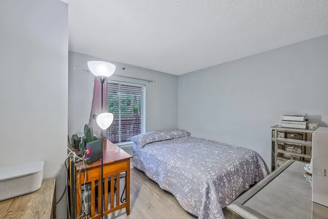 Unit H photo 11