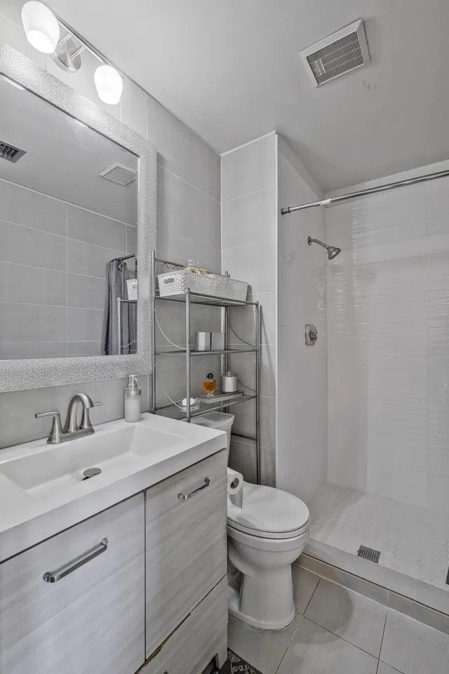 Unit H photo 12