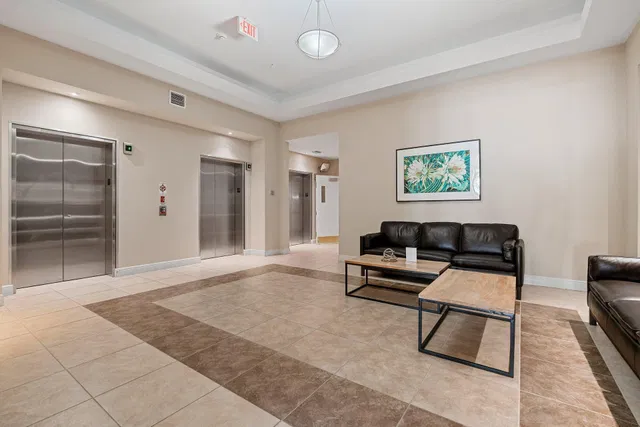610 Clematis Unit 338 photo 19