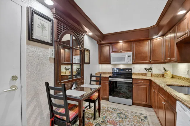 The Patrician of Palm Beach Unit 520 photo 4