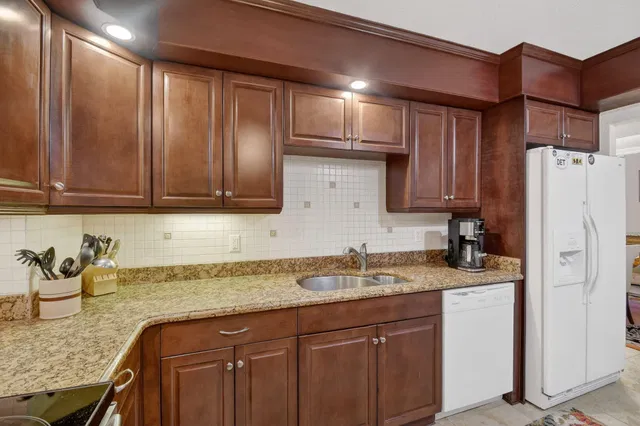 The Patrician of Palm Beach Unit 520 photo 6