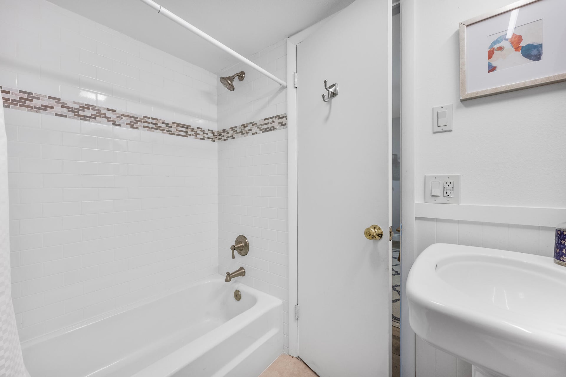 Unit 402 photo 17