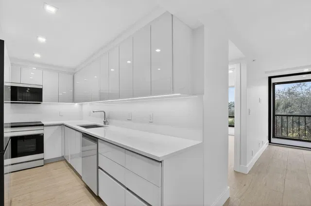 Boca West Country Club Unit 946 photo 2