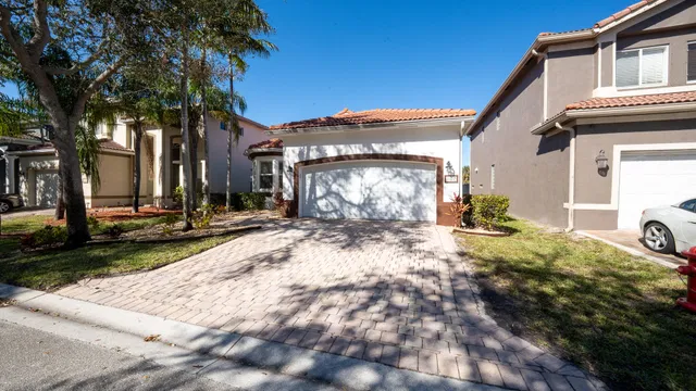 Residence photo 2