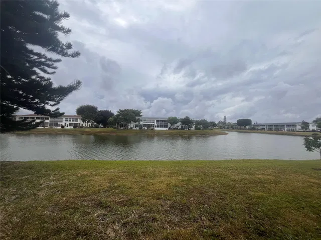 Unit 102 photo 4