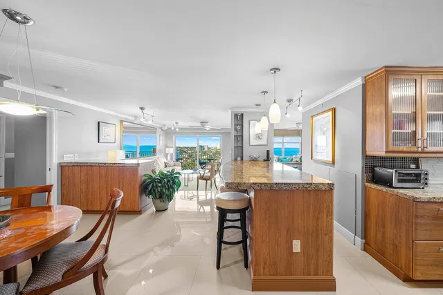 Unit 1008 photo 17