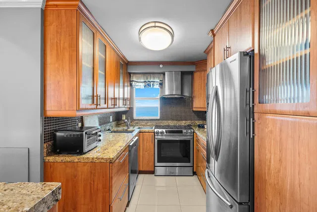Unit 1008 photo 20