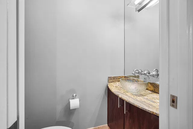Unit 1008 photo 30