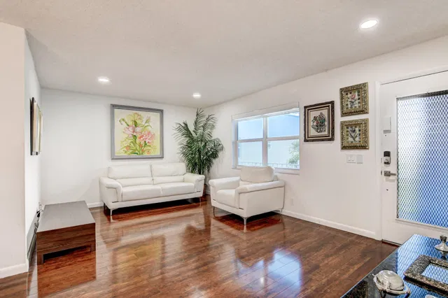 Residence photo 3