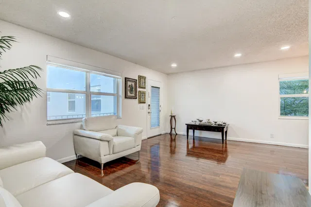 Residence photo 4