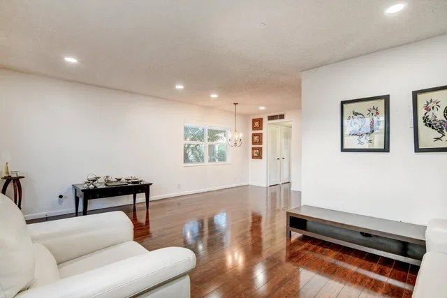 Residence photo 5