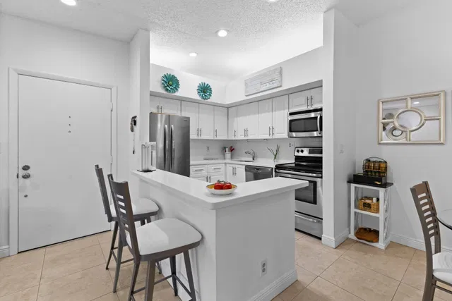 Unit 203 photo 8