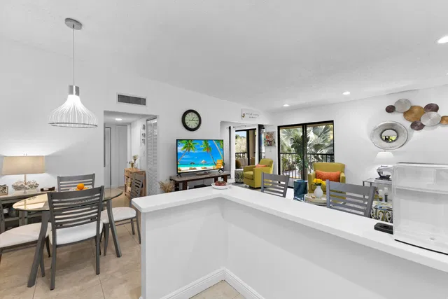 Unit 203 photo 10