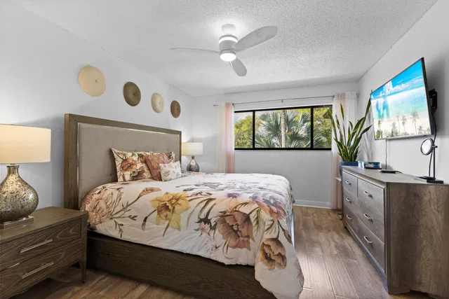 Unit 203 photo 14