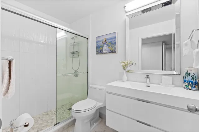 Unit 203 photo 16