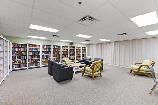 Unit 203 photo 22