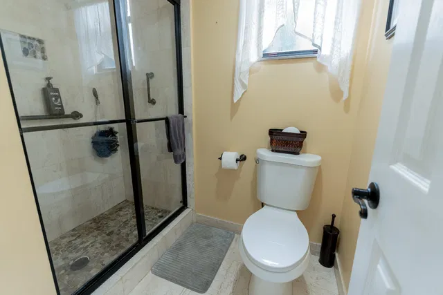 Unit 201 photo 14